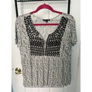 American Eagle Womens Short Sleeve Blouse White/Black Size M Lightly Worn